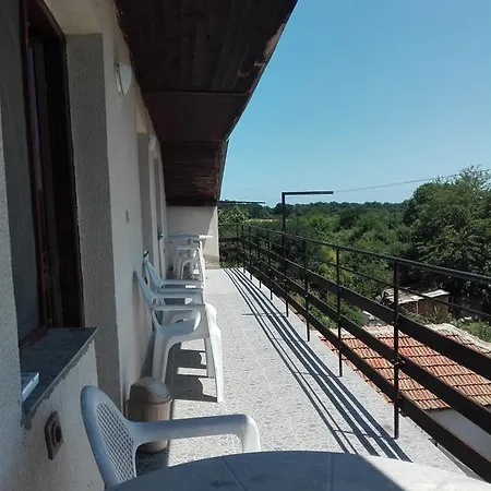 Yanakievi Guest house *